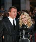 Guy Ritchie con su ahora ex esposa, Madonna